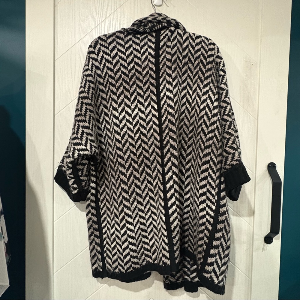 DKNYC Oversized Black/White Chevron/ Knit Cardigan Sweater (M)Chic/ CozyGirl/Lux - Picture 4 of 5